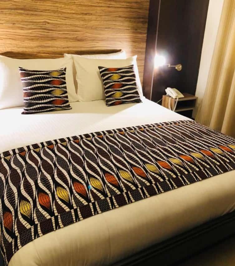 Home Suites Boutique Hotel Freetown Exterior photo