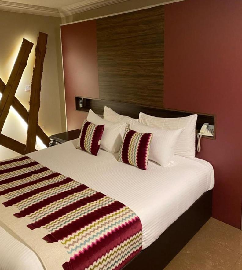 Home Suites Boutique Hotel Freetown Exterior photo