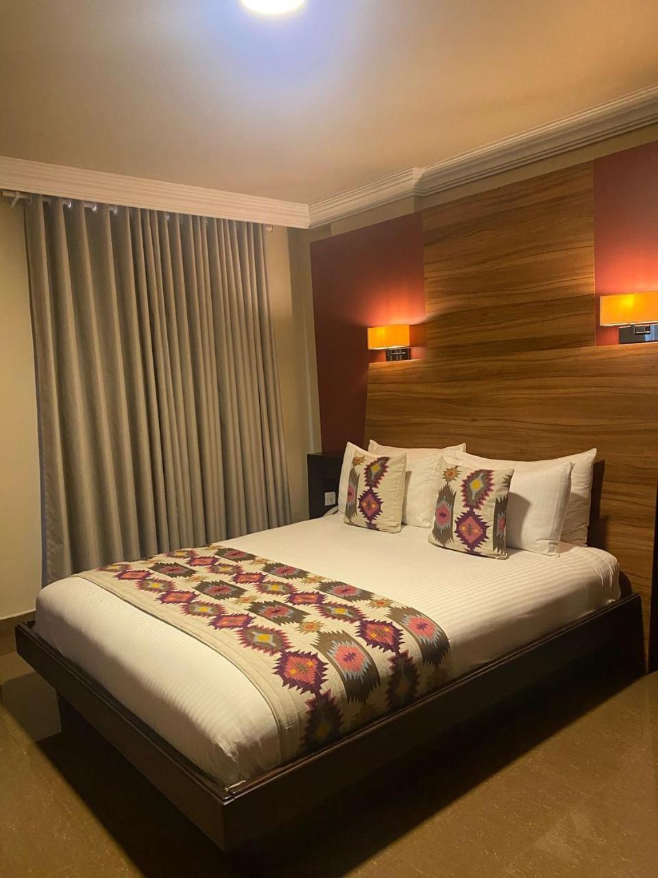 Home Suites Boutique Hotel Freetown Exterior photo